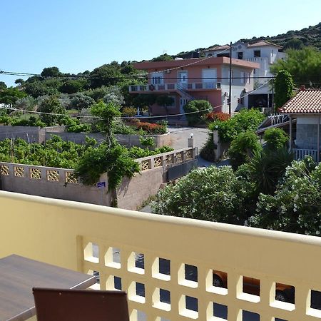 Noufaro Studios Karfas Luaran gambar