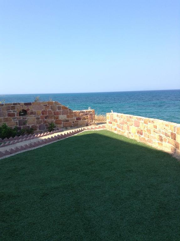 Noufaro Studios Karfas Luaran gambar