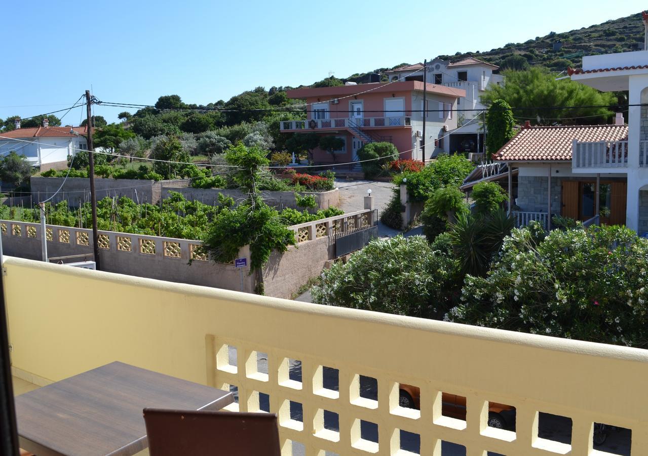 Noufaro Studios Karfas Luaran gambar