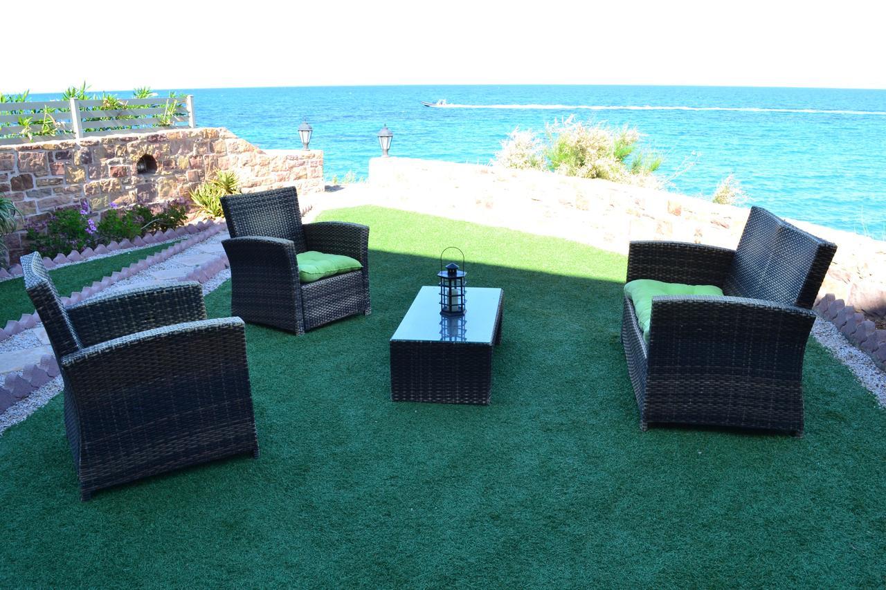Noufaro Studios Karfas Luaran gambar
