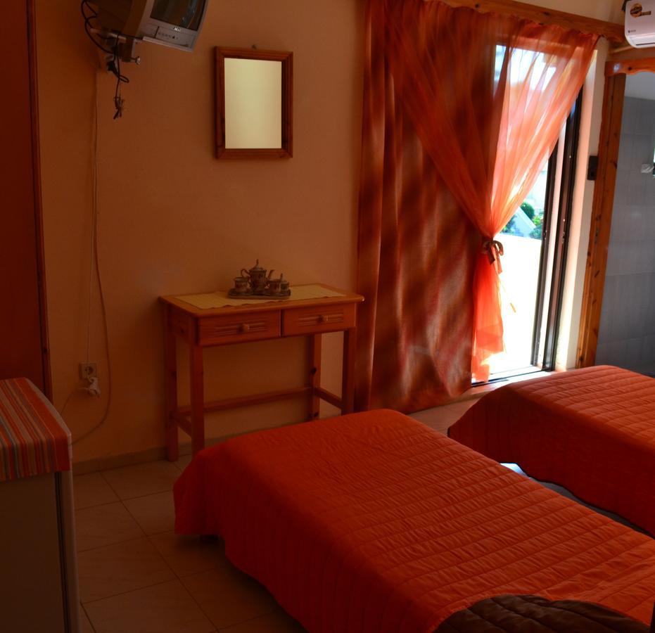 Noufaro Studios Karfas Luaran gambar