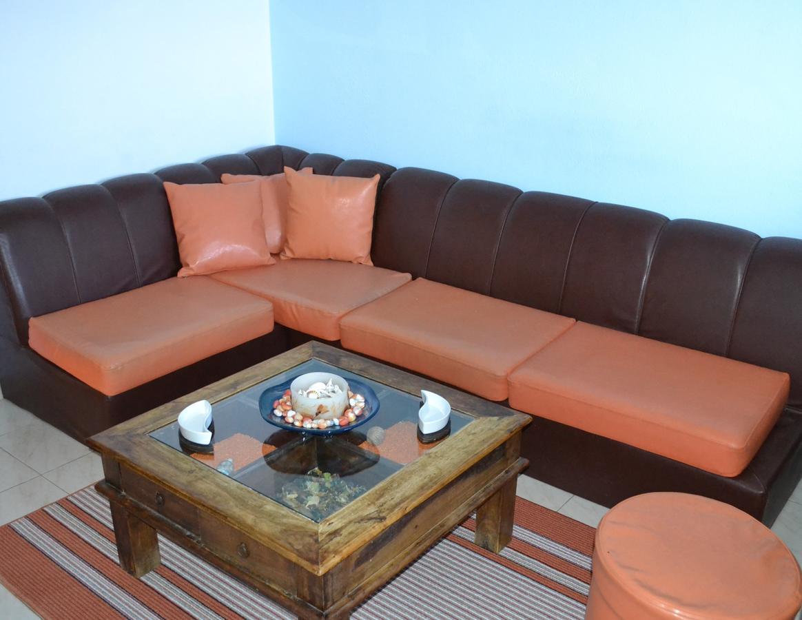 Noufaro Studios Karfas Luaran gambar